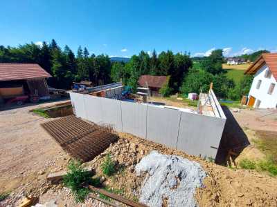 Schalen und Betonieren von Keller und Bodenplatten