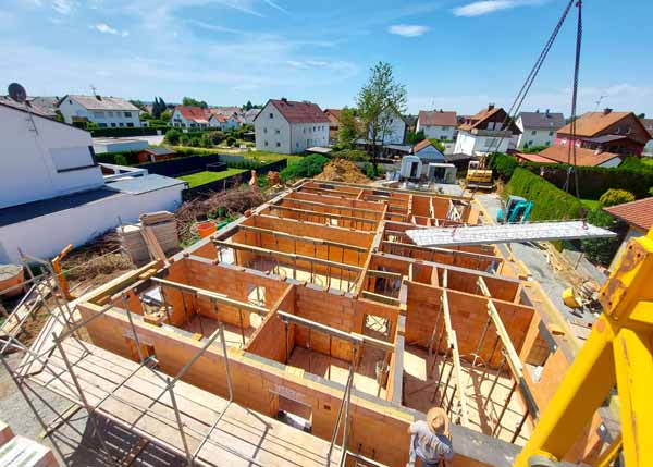 Rohbau von Mehrfamilienhaus durch Kienberger Bau aus Falkenfels